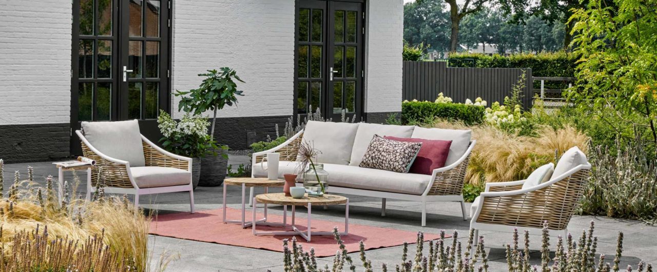 2021_Apple-Bee_Milou-Lounge-White_Website-2560x1400_001-1280x530