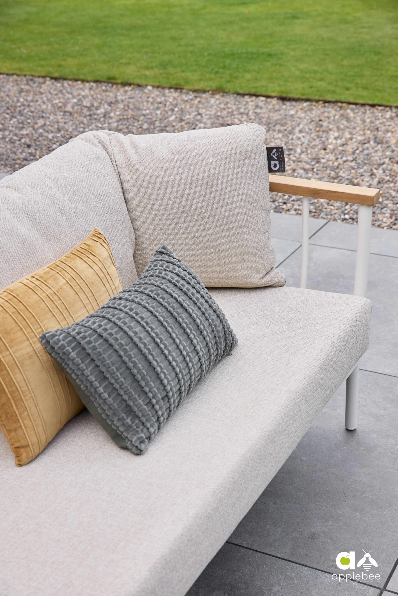AppleBee_2025_Condor_Loungesofa _Oyster_detail_LRML_5