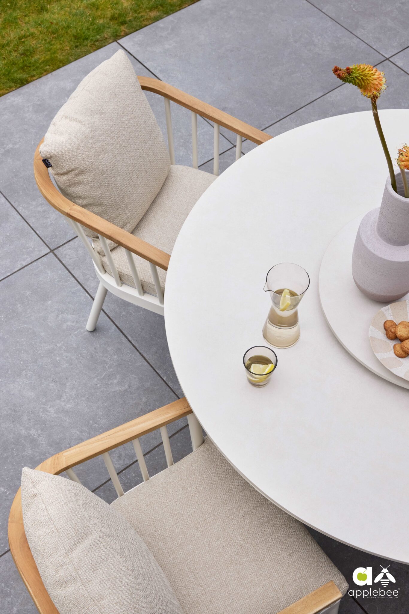 AppleBee_2025_Condor_Dining_Oyster_Amb_LRML_5