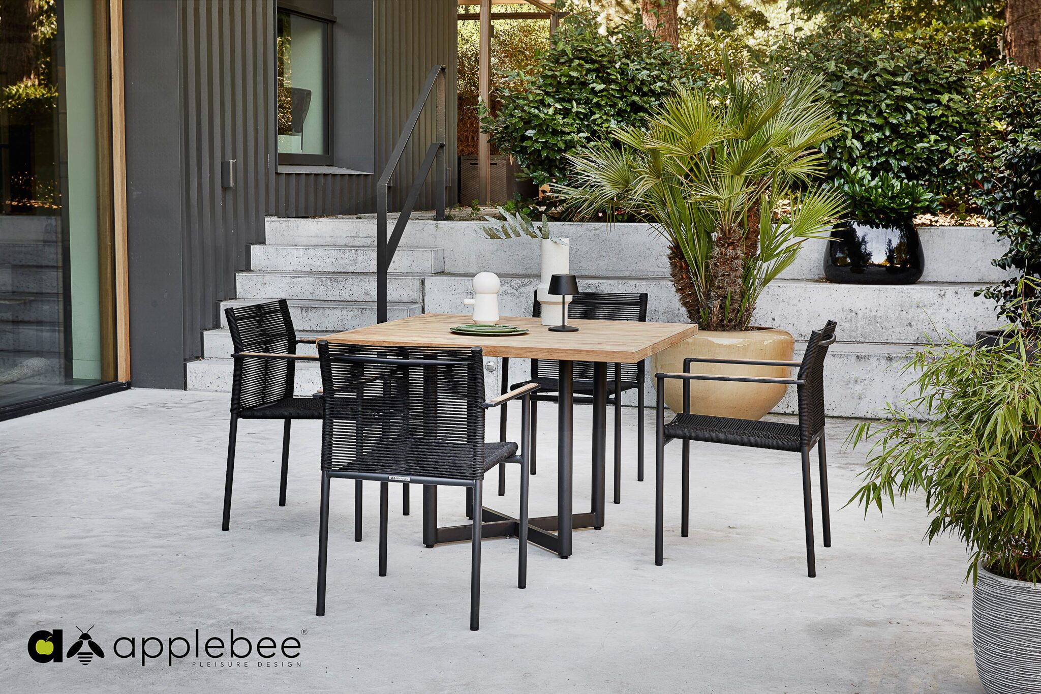 Apple_Bee_Jakarta_Dining_black_110cm-sfeer 8