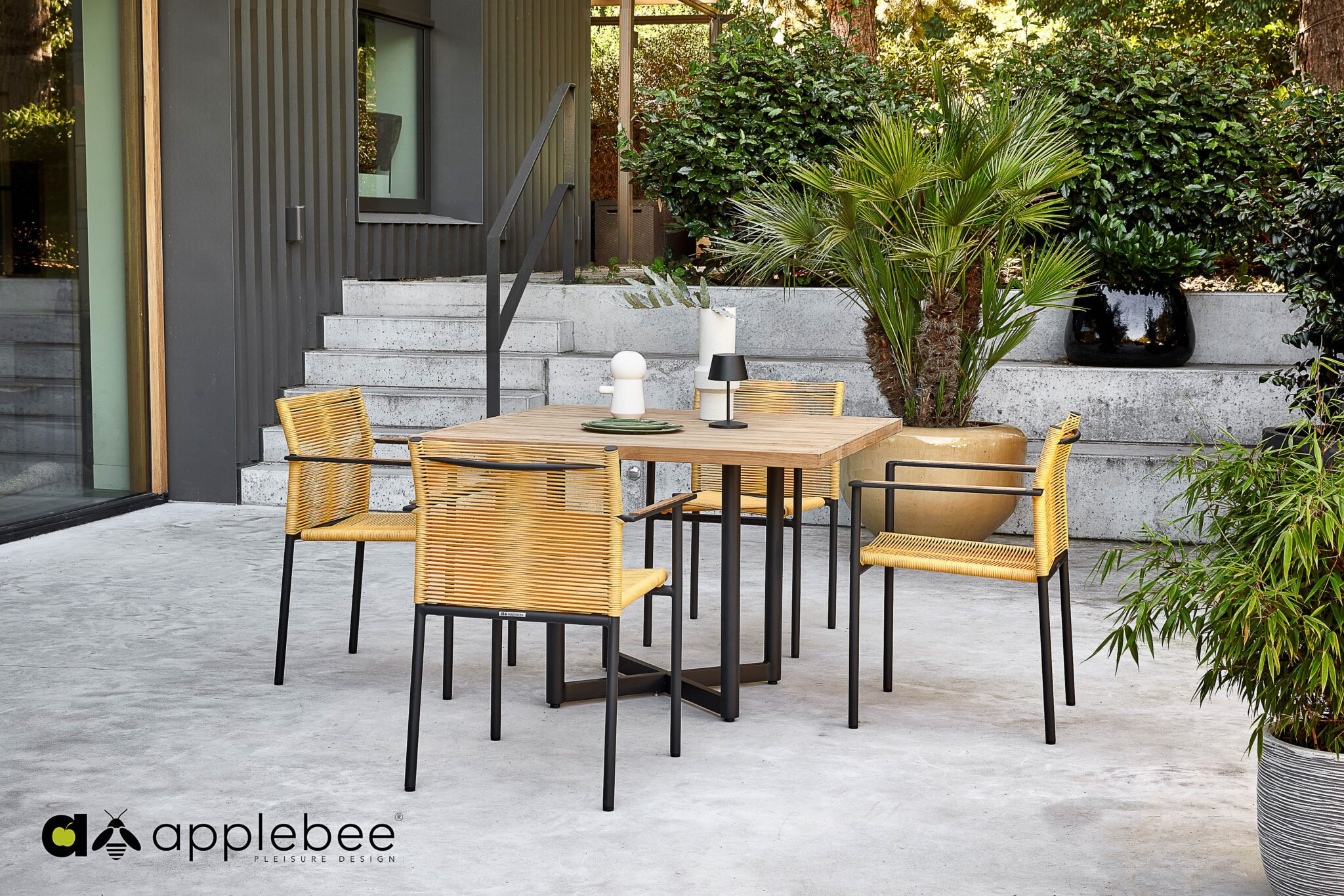 Apple_Bee_Jakarta_Dining_lemon_110cm-sfeer 10