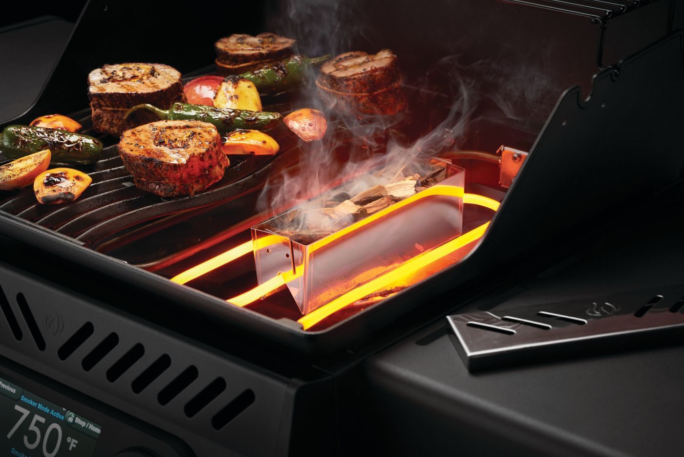 REQ365MK-CE-Web-Gallery-06-Origineel_JPG-Rogue-EQ_REQ365MK_Detail-Houten-Snipper-Smoker-Box-EU