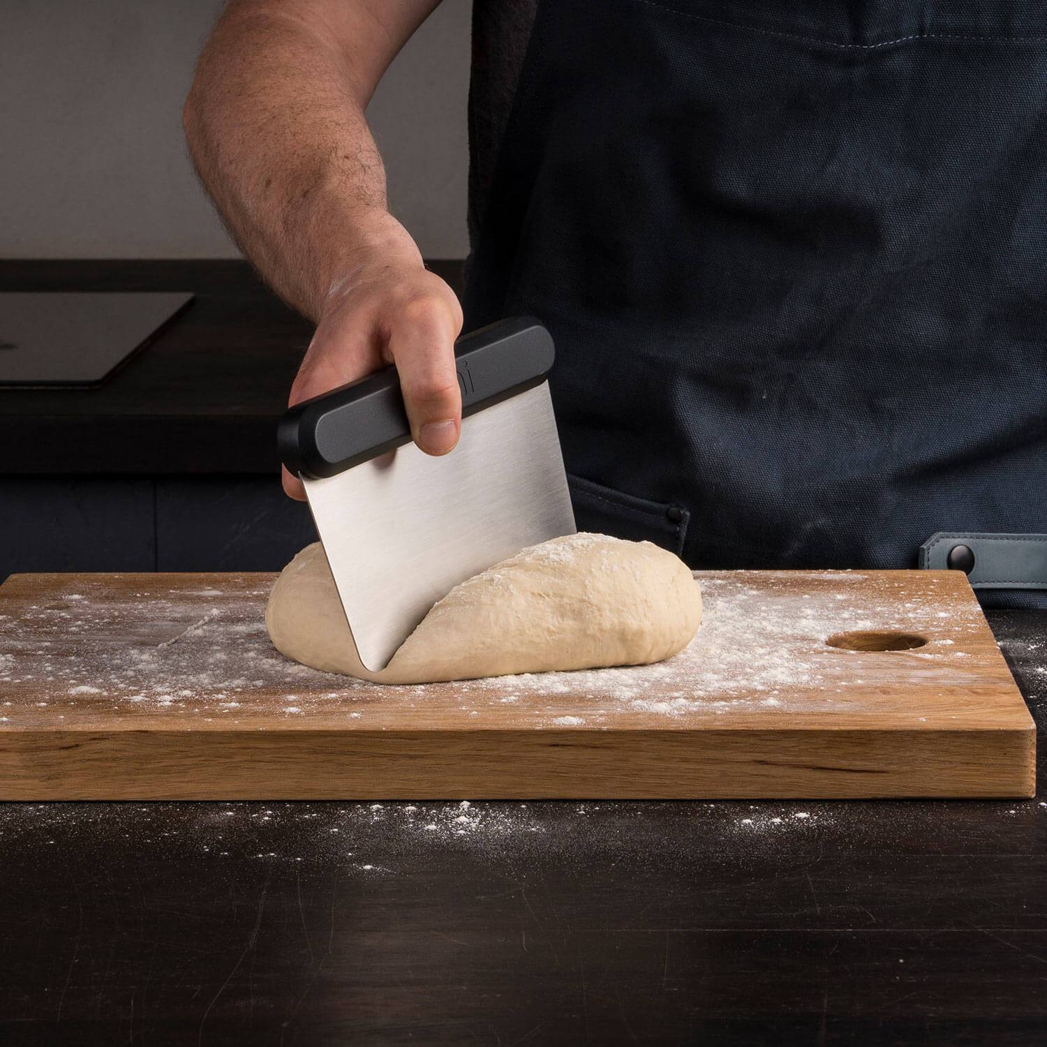 Ooni-Dough-Scraper-Lifestyle1
