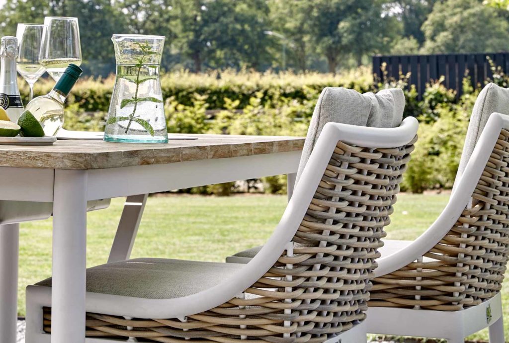 2021_Apple-Bee_Milou-Bar-White_Website-2560x1400_003-1024x690